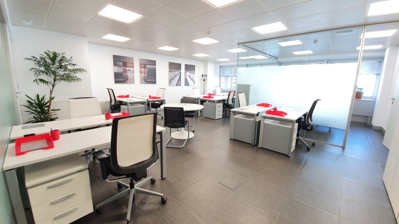 Office ten workstations with private directors office or meetingroom