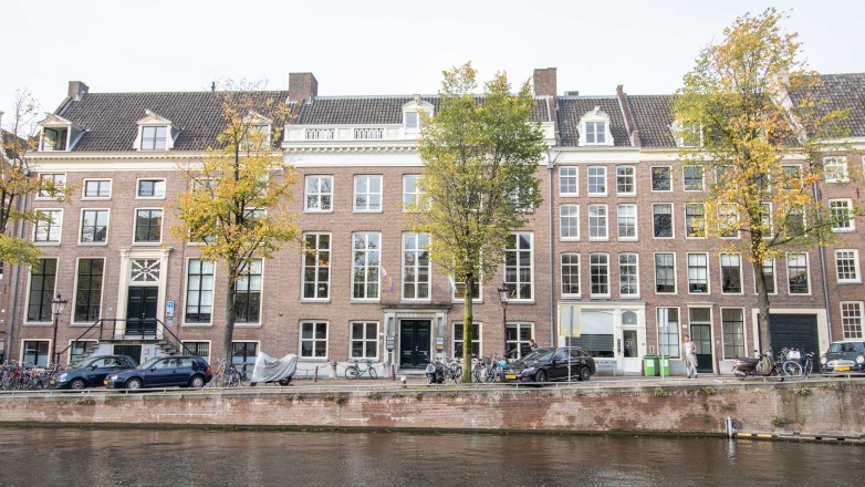 Canal and street Nieuwe Herengracht