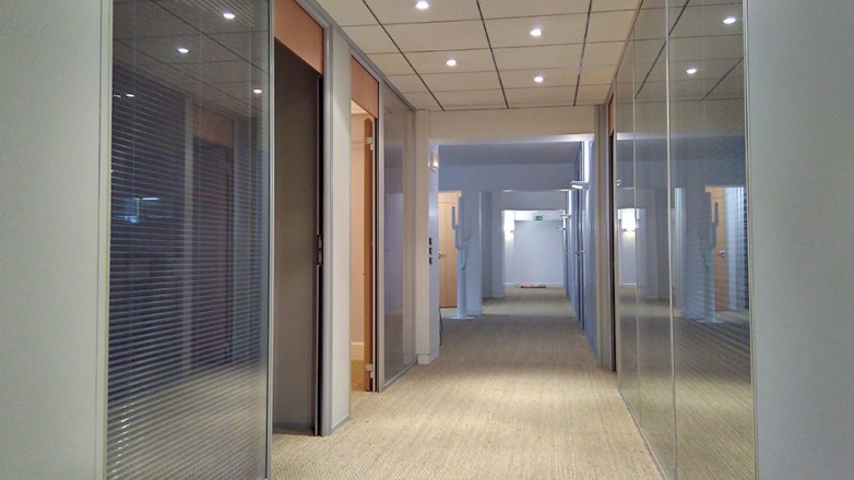 Hallway between offices 83-87 Avenue d'Italie